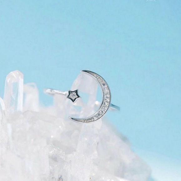 Resizable Moon and Star Silver Ring - Picture 4 of 4
